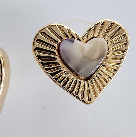NEW Small Heart Boho Gold Stud Earrings Celluloid - Picture 5 of 8